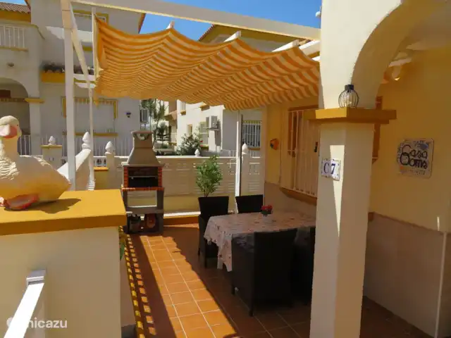 casa vacacional en España, Costa Blanca, Orihuela Costa – Casa Ooms internet fibra optica gratis Terraza en planta baja con barbacoa.