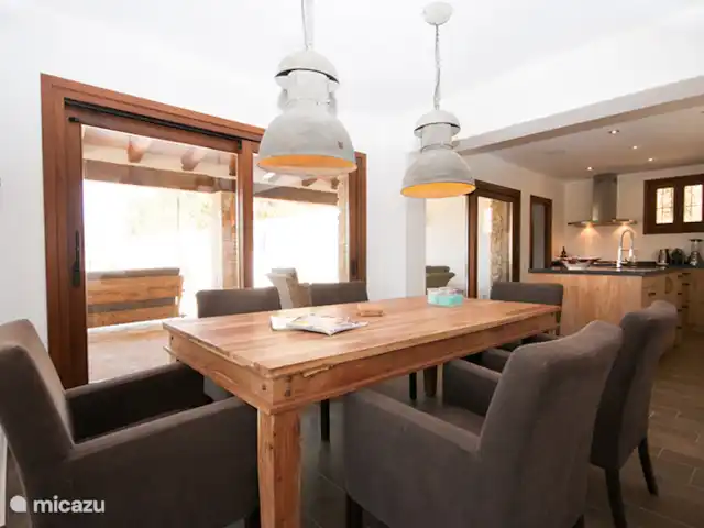 Finca Feliz en España, Costa Blanca, Benissa - villa Cocina y mesa de comedor