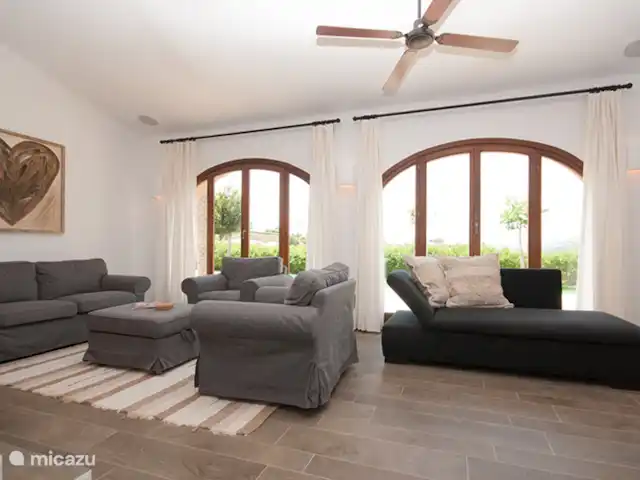 Finca Feliz en España, Costa Blanca, Benissa - villa La sala de estar con hermosos sofás.