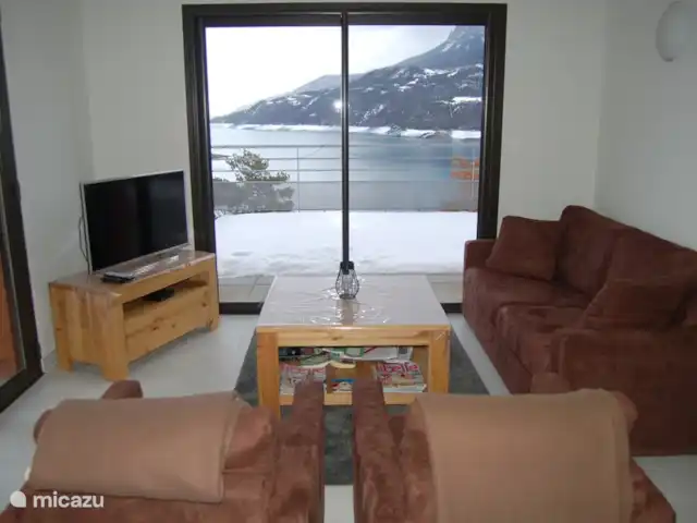 l'Ecrin du Lac sur le lac de Serre-Ponçon | France, Hautes-Alpes, Chorges - appartement belle vue sur le lac depuis l'appartement