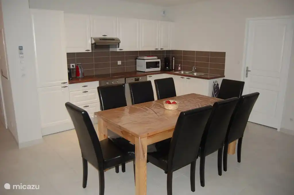 Die Küche ist komplett ausgestattet