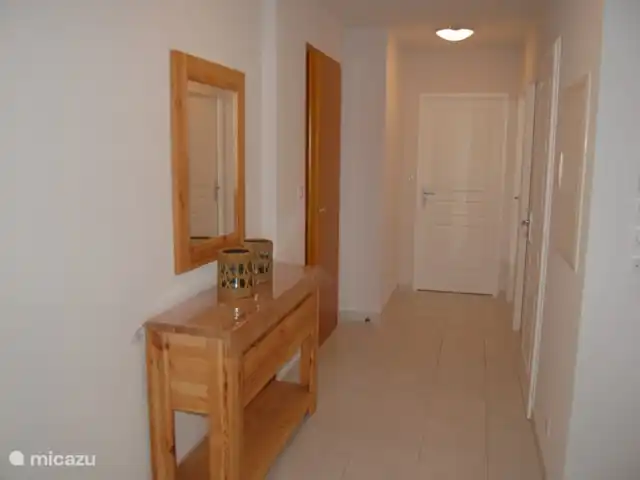 l'Ecrin du Lac sur le lac de Serre-Ponçon | France, Hautes-Alpes, Chorges - appartement l'entrée avec troisième toilette