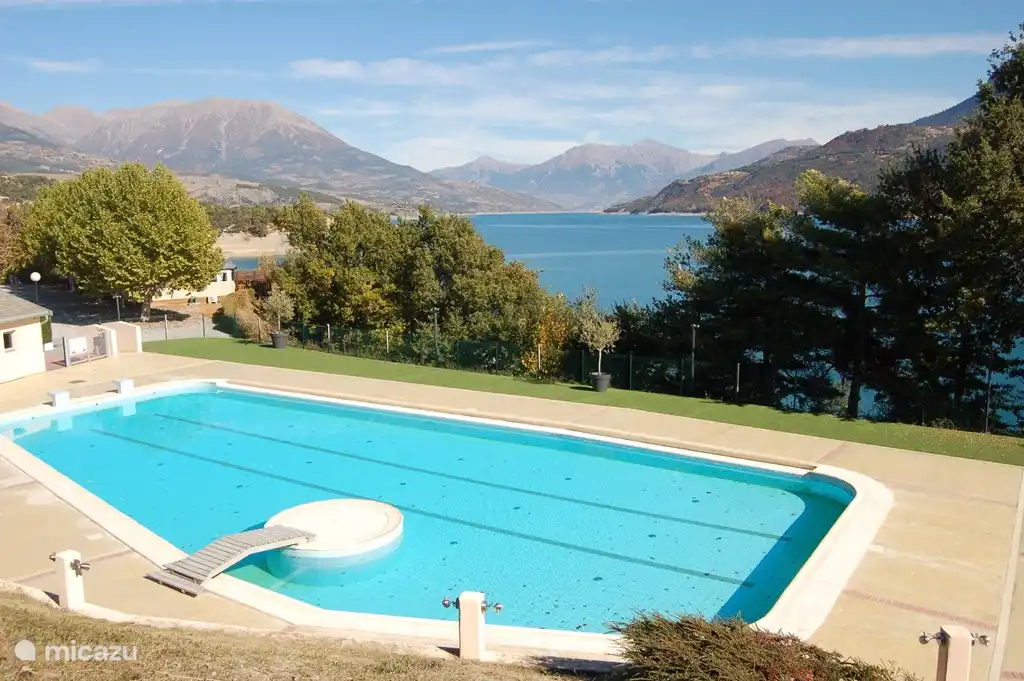 Pool im Park, kostenlos für Gäste