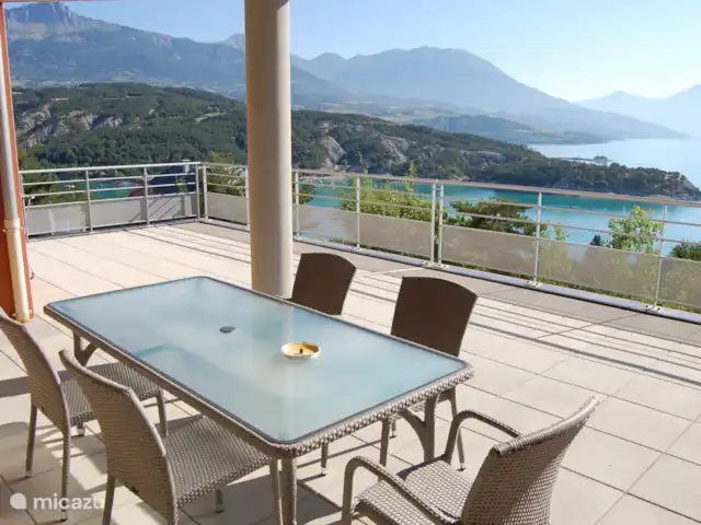 l'Ecrin du Lac sur le lac de Serre-Ponçon | France, Hautes-Alpes, Chorges - appartement terrasse meublée