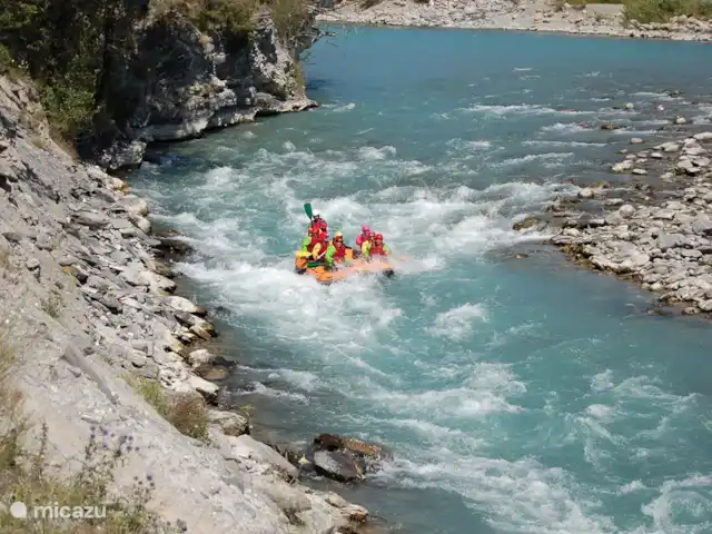 l'Ecrin du Lac sur le lac de Serre-Ponçon | France, Hautes-Alpes, Chorges - appartement de nombreuses possibilités de sports nautiques comme le rafting