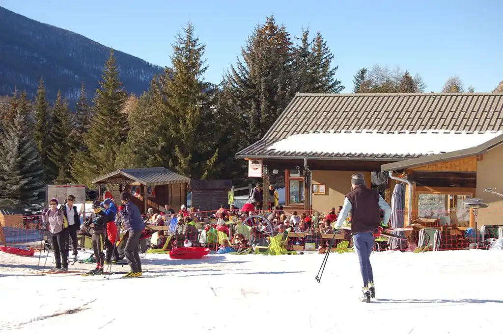 45 km Langlaufloipen in Crevoux/La Chalpes. Alle Anlagen an der Langlaufloipe vorhanden, Seehöhe 1.600 Meter