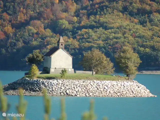 l'Ecrin du Lac sur le lac de Serre-Ponçon | France, Hautes-Alpes, Chorges - appartement la chapelle de st. Michael