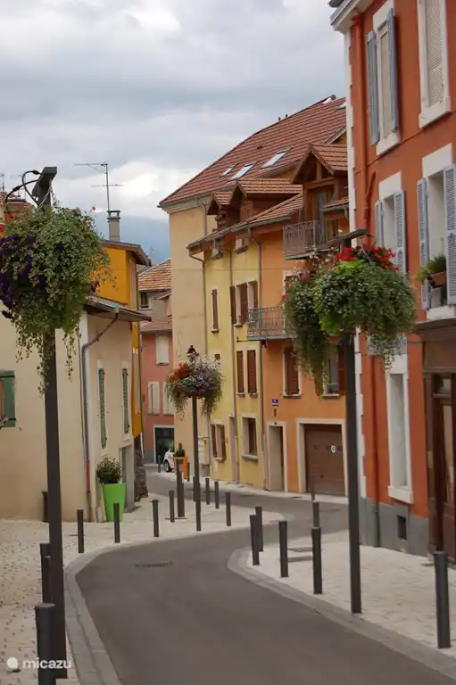 schöne und echte französische Städte (wie in diesem Bild Gap)