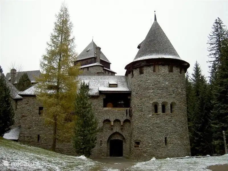 Schloss Finstergrün in Ramingstein. Hier ist jeder ein Ritter.