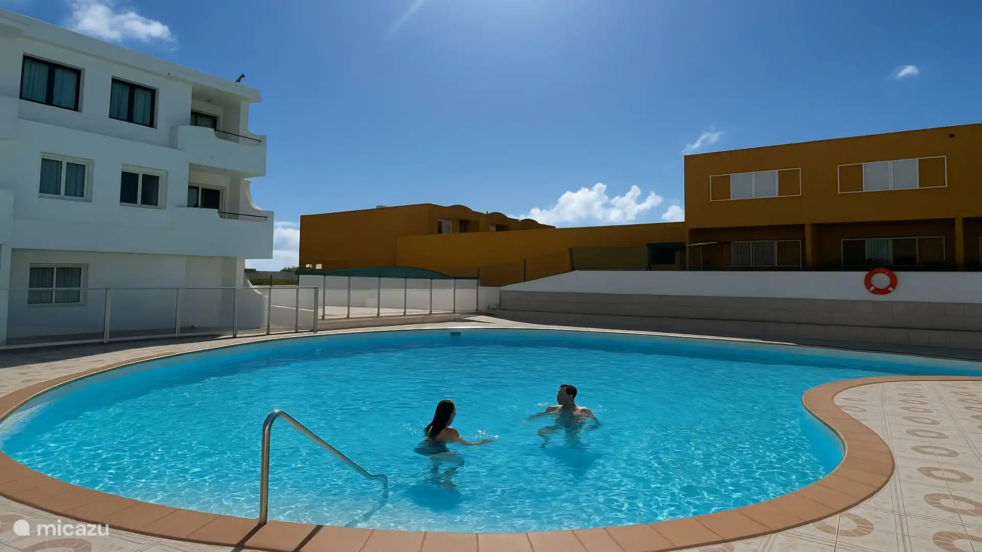 Schwimmbad gemeinschaftlich