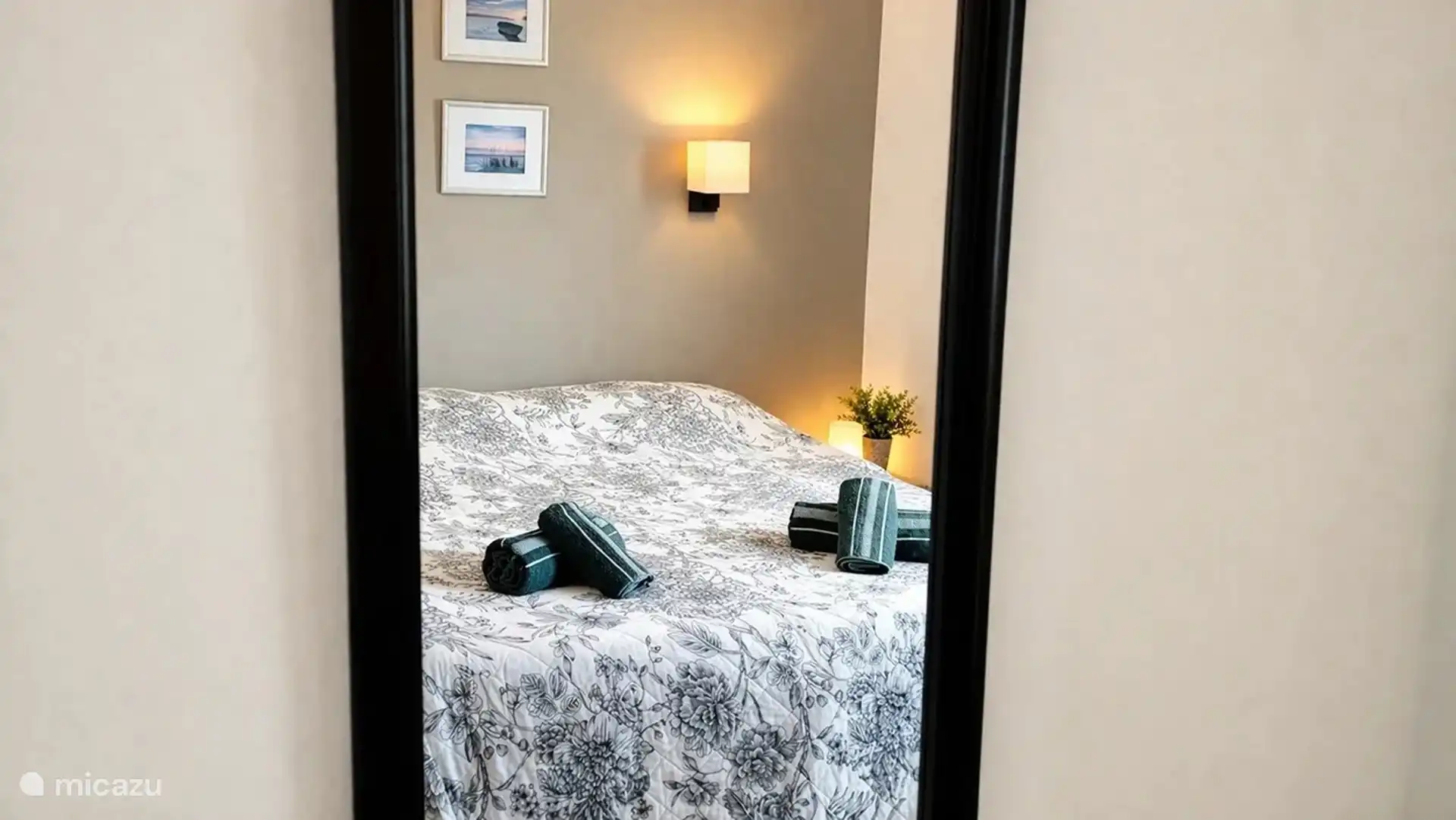 Espejo de cuerpo entero en el dormitorio