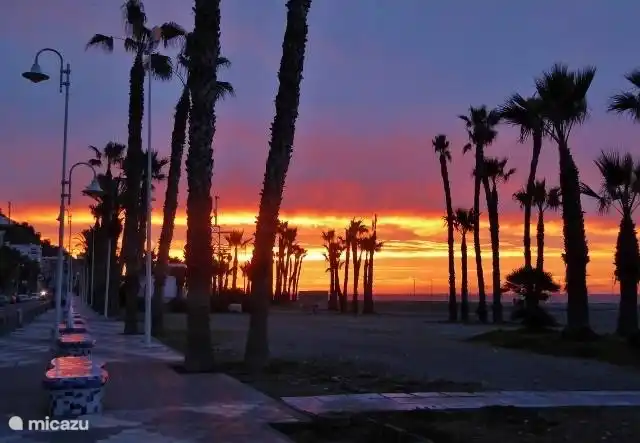Almunecar Boulevard bei Nacht