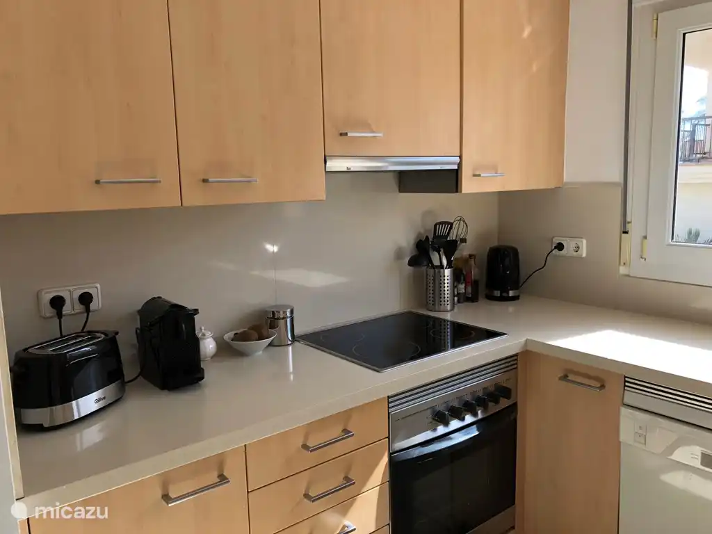 Voll ausgestattete Küche