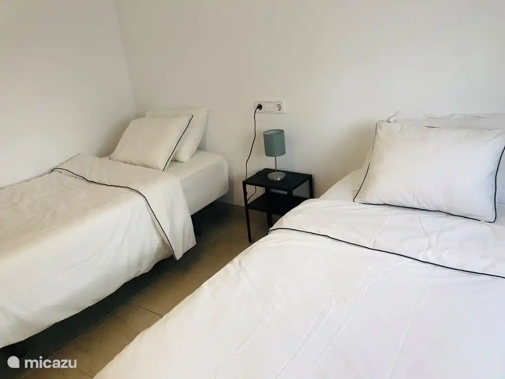 Schlafzimmer im Erdgeschoss mit 2 Einzelbetten