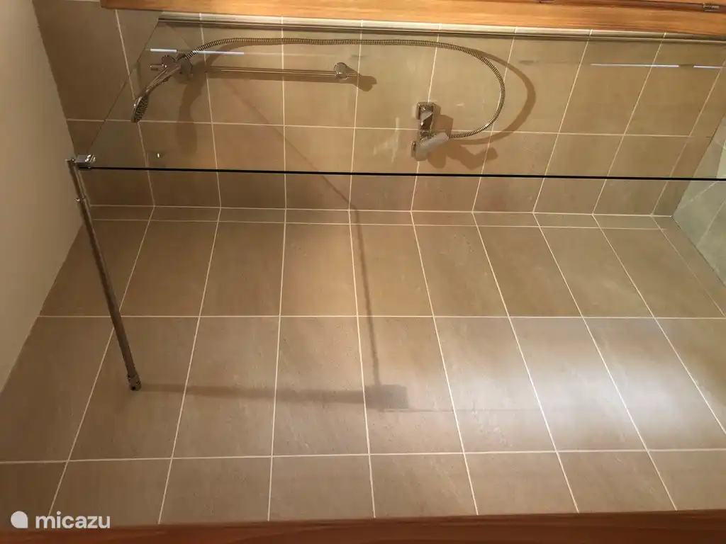 Neue begehbare Dusche