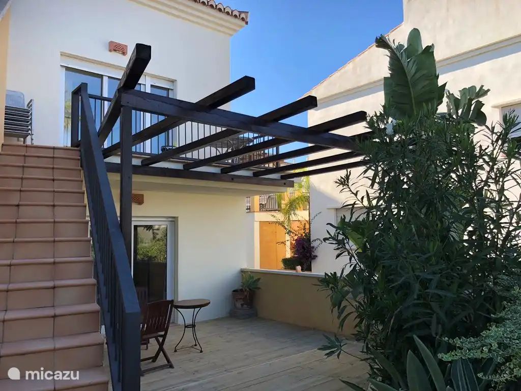 Terrassen oben und unten und außen Treppen