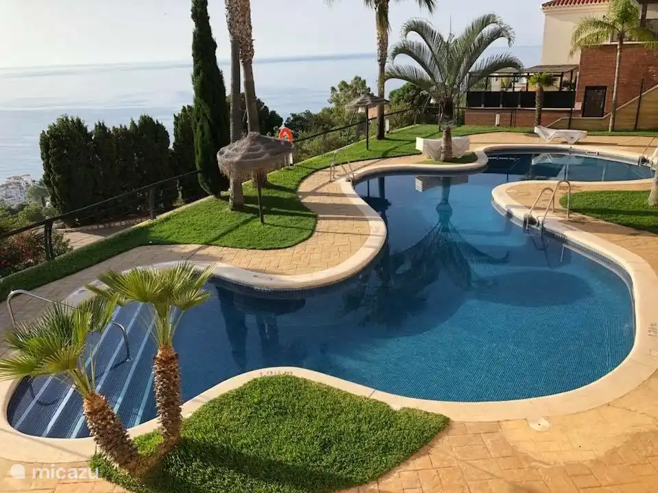 Oberer Pool in 15 Metern Entfernung (!)