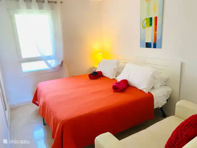 Emplacement de choix avec trois chambres | Espagne, Costa Blanca, Altea - appartement Appartement Altea Guest Bedroom 2 avec configuration lit double et canapé (2x 90x190)
