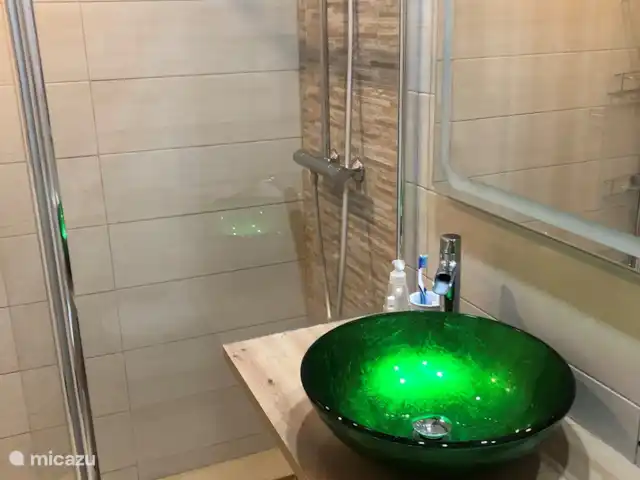 Emplacement de choix avec trois chambres | Espagne, Costa Blanca, Altea - appartement Salle de bain pour invités avec de nouveaux meubles