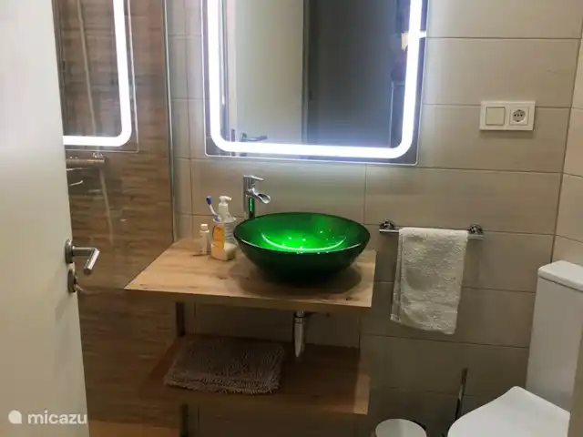 Emplacement de choix avec trois chambres | Espagne, Costa Blanca, Altea - appartement Salle de bain pour invités avec de nouveaux meubles
