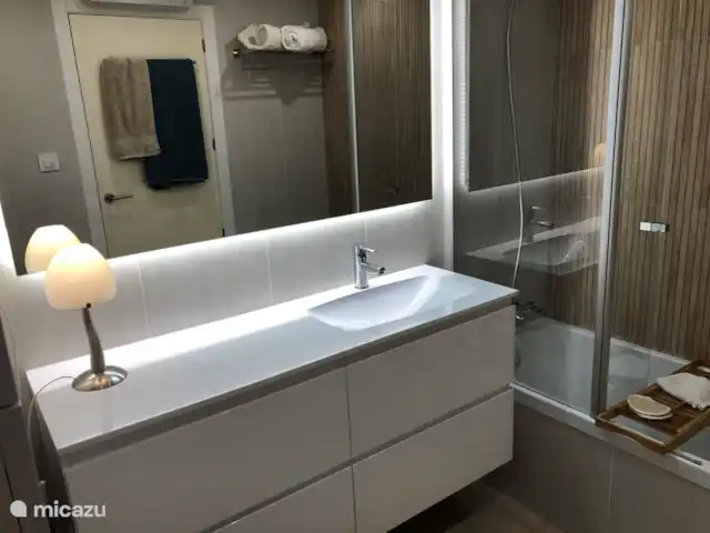 Emplacement de choix avec trois chambres | Espagne, Costa Blanca, Altea - appartement Appartement Altea En Suite Salle de bains avec baignoire