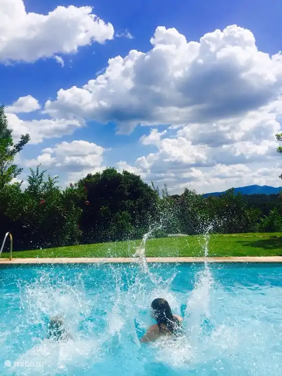 Piscina privada con impresionantes vistas en Casale Regina en Collevecchio.