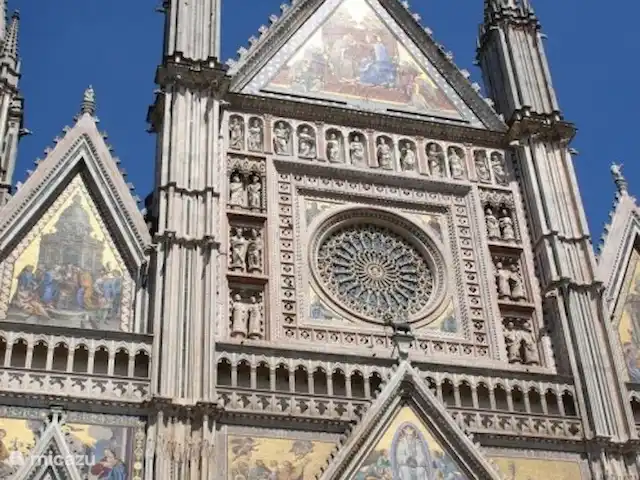 Casa Regina | Italie, Le Latium, Collevecchio - villa Duomo d’Orvieto – l’une des plus belles cathédrales du pays, dans les environs de Casale Regina.