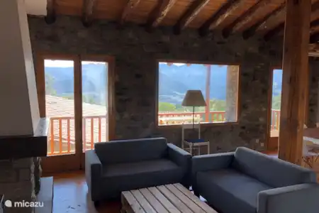 Vakantiehuis Spanje, Pyreneeën, Lles de Cerdanya vakantiehuis Can Arnau woonkamer