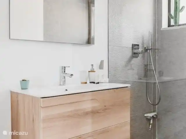 Casa Pilar (bain à remous, poêle à granulés...) | Espagne, Costa Blanca, Jávea - villa Les deux salles de bains sont équipées d'une spacieuse douche à l'italienne.