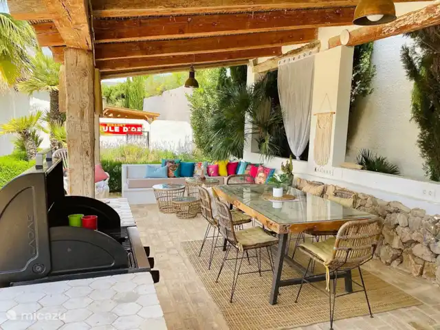Casa Pilar (bain à remous, poêle à granulés...) | Espagne, Costa Blanca, Jávea - villa En plus des articles de barbecue, vous trouverez également divers jeux de société, des bandes dessinées et des livres de lecture...