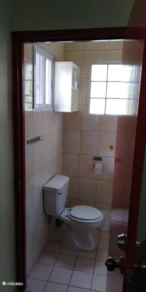 salle de douche et toilettes