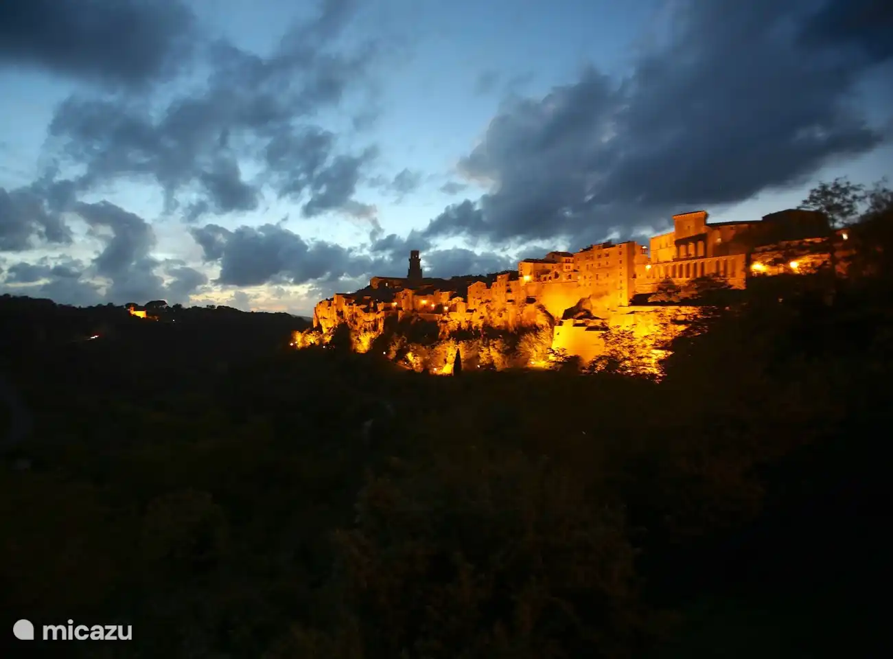 Sorano by night