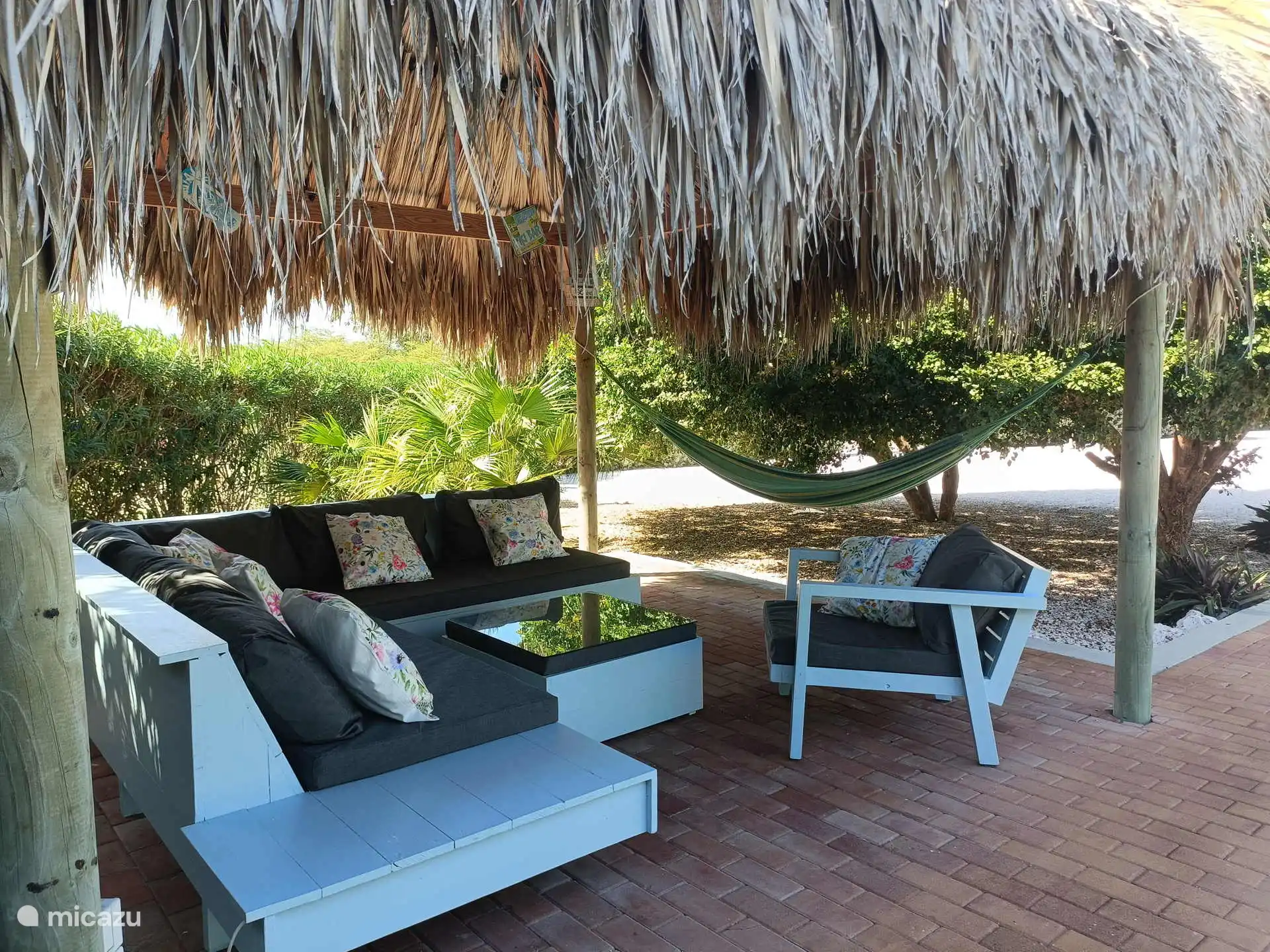 Geen zicht van de buren als u buiten onder de Palapa zit.