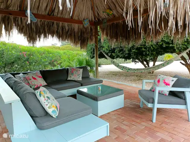 Bistro Nunka | Curaçao, Banda Abou (ouest), Fontein - villa Le salon confortable situé sous la Palapa. Avec un hamac.