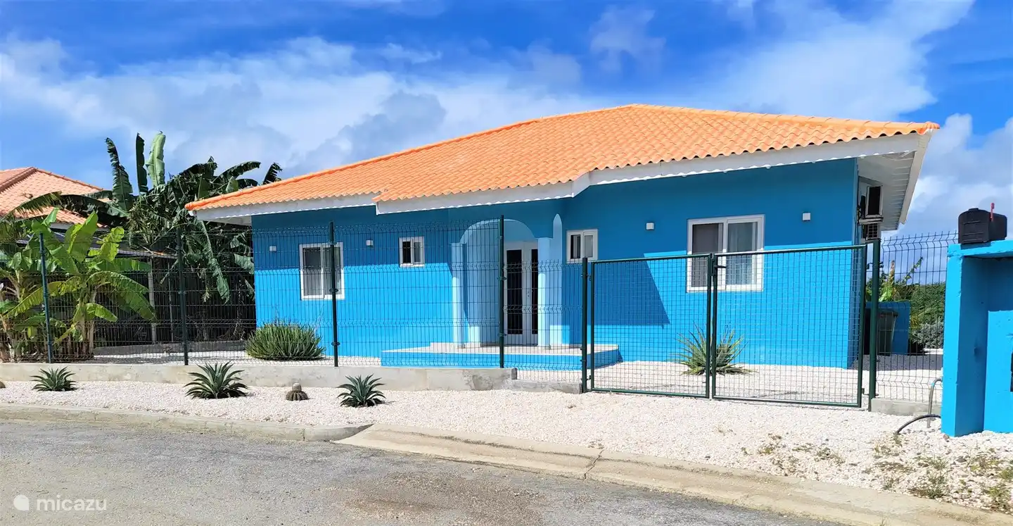 Entrée principale, à l'avant de la Villa