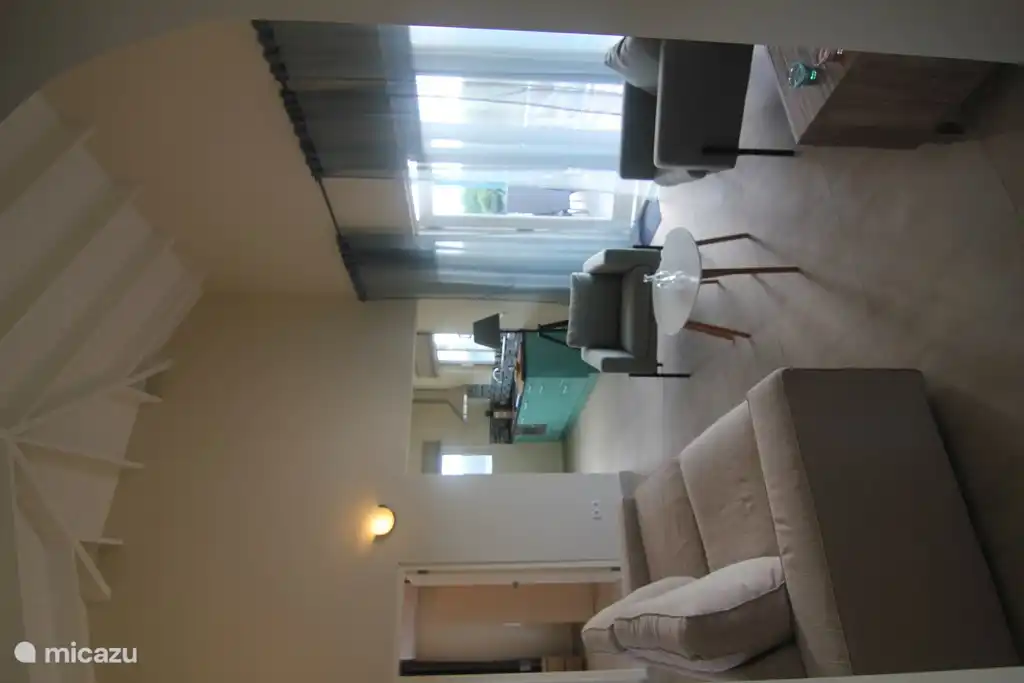 Vue du salon vers la cuisine