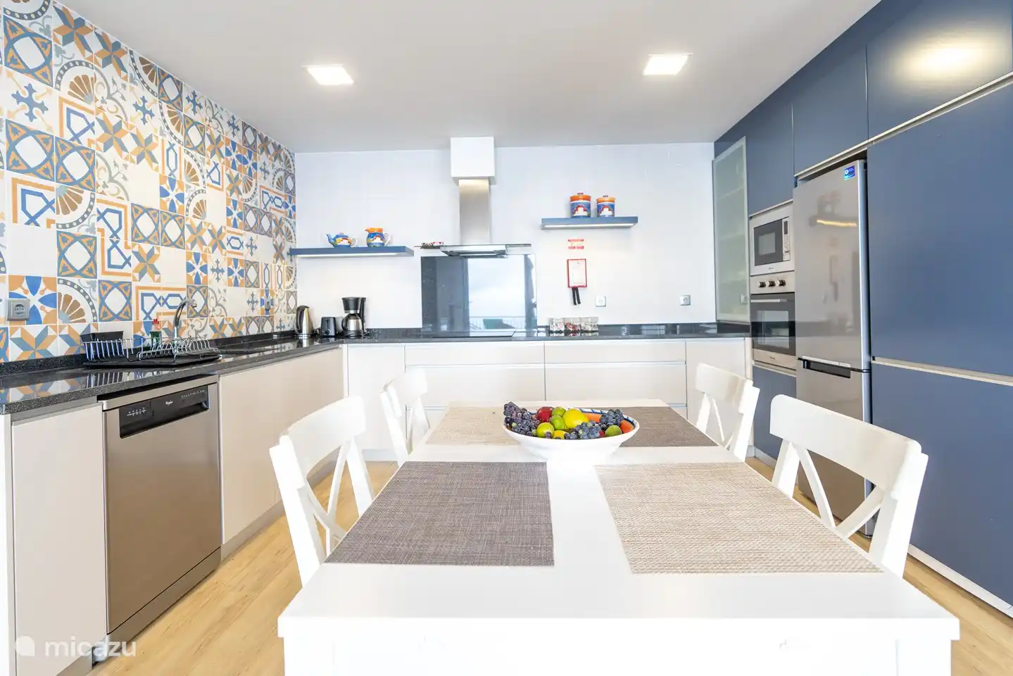 Voll ausgestattete Küche