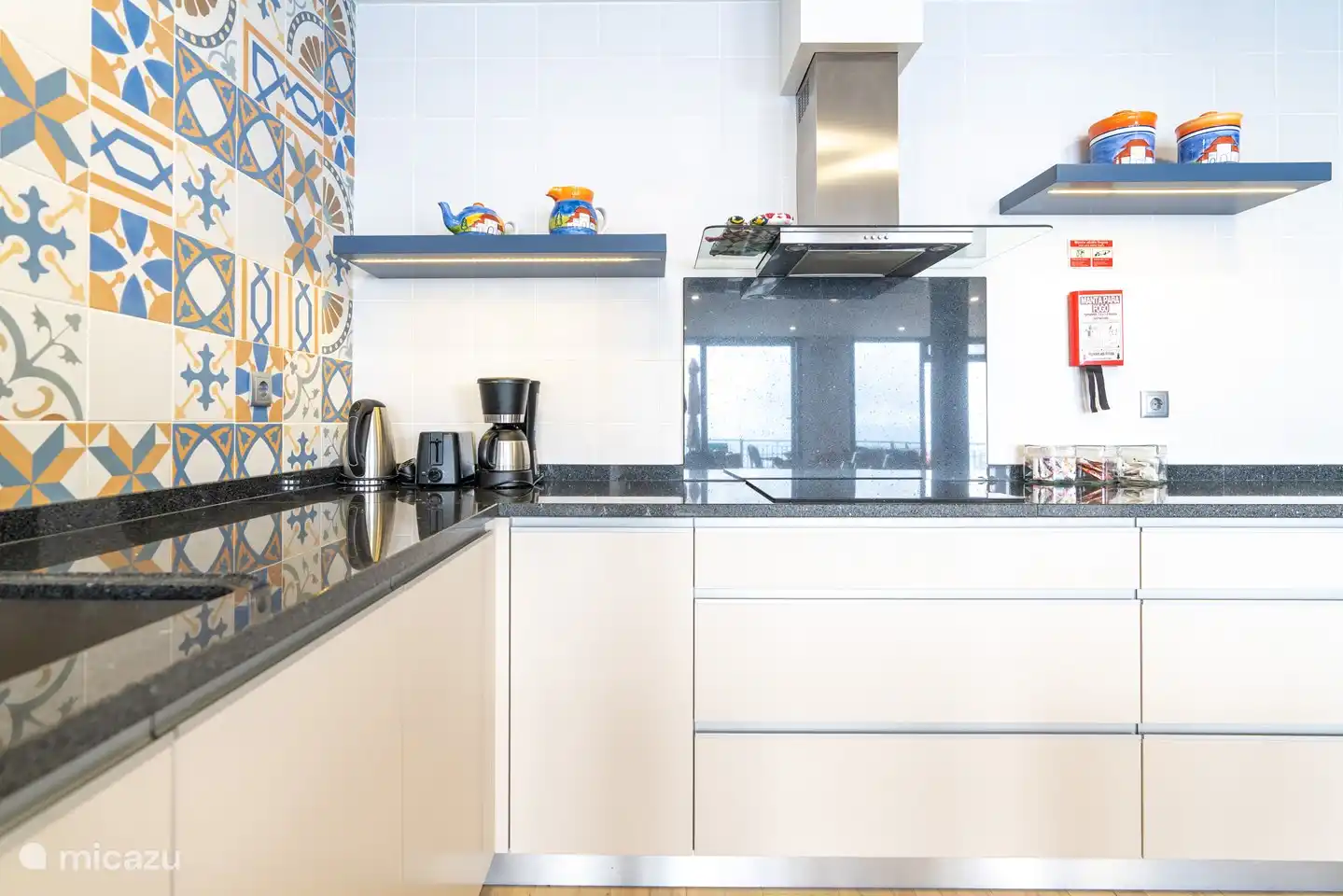 Voll ausgestattete Küche