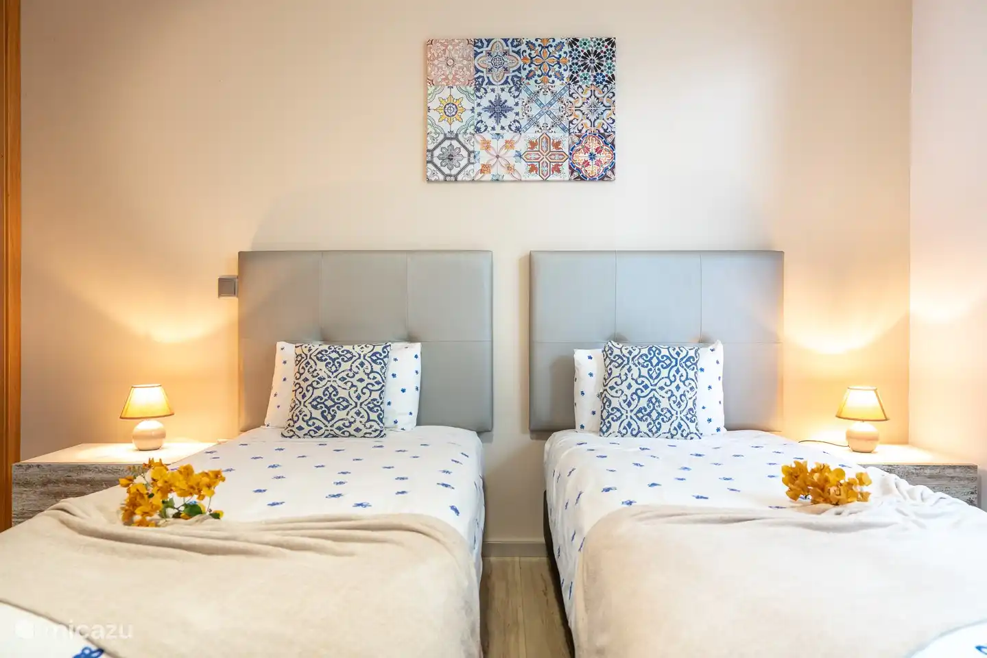 Zweites Schlafzimmer mit zwei Einzelbetten