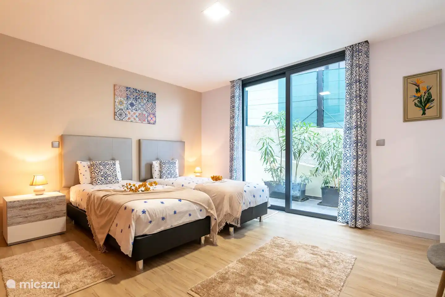 Zweites Schlafzimmer mit zwei Einzelbetten