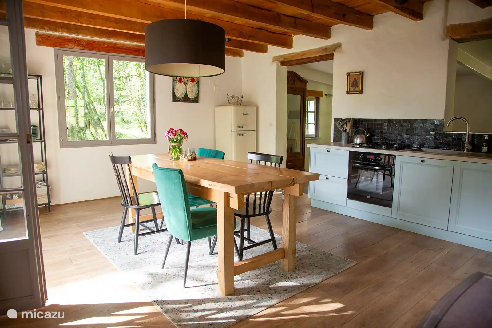 Die Küche ist komplett ausgestattet