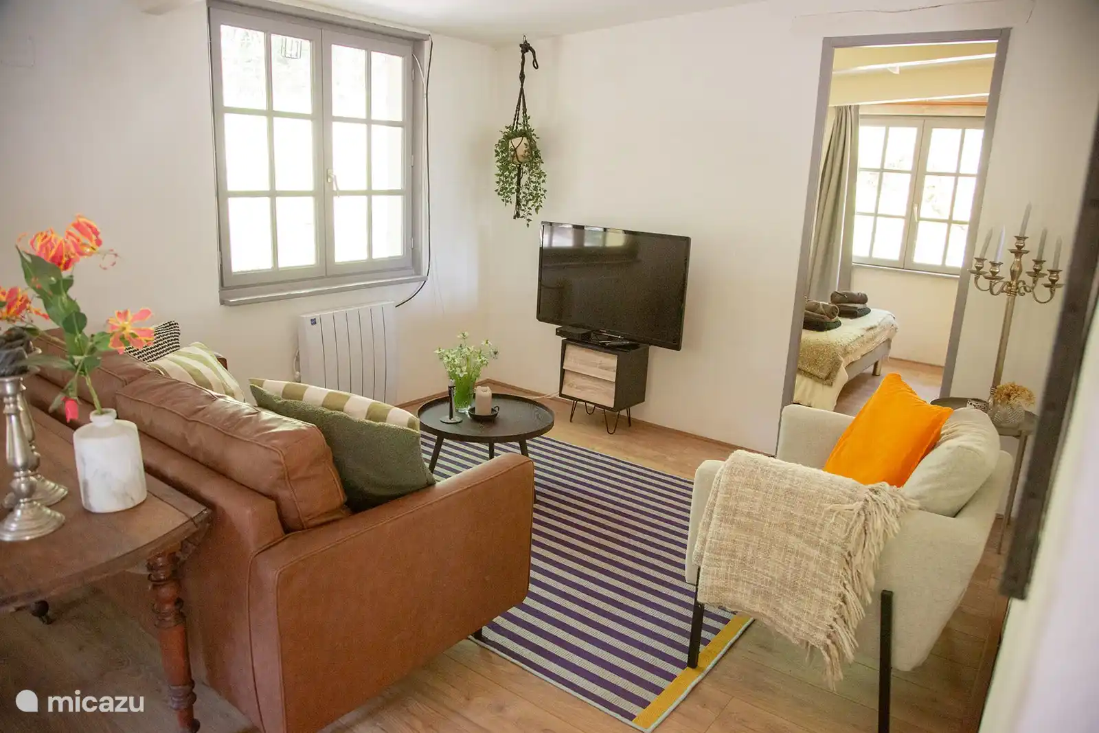 Das gemütliche Wohnzimmer mit Sat-TV