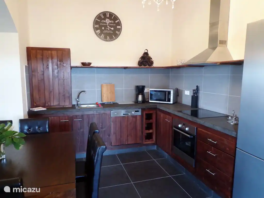 Offene Küche mit Esstisch