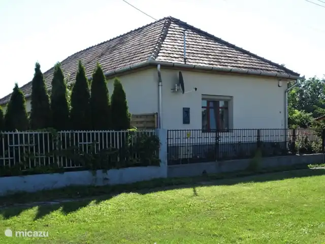 vakantiehuis huren in Hongarije, Tiszameer, Poroszlo – Mélody Haz straatkant