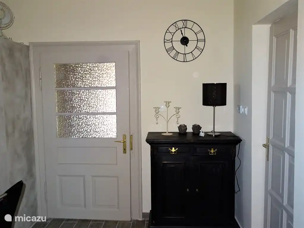 Living room. Access to 2nd bedroom