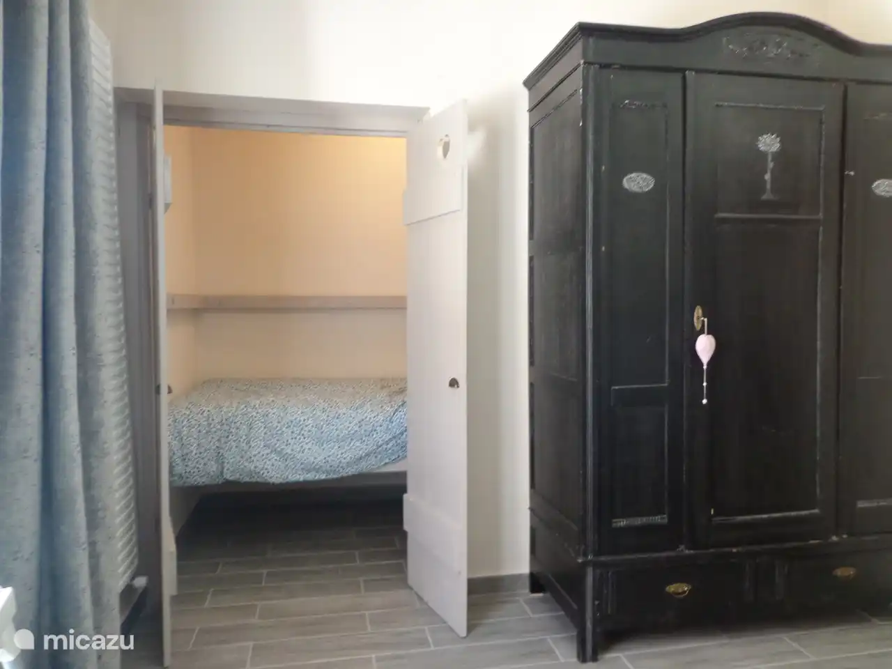 Bedstead in 2nd bedroom