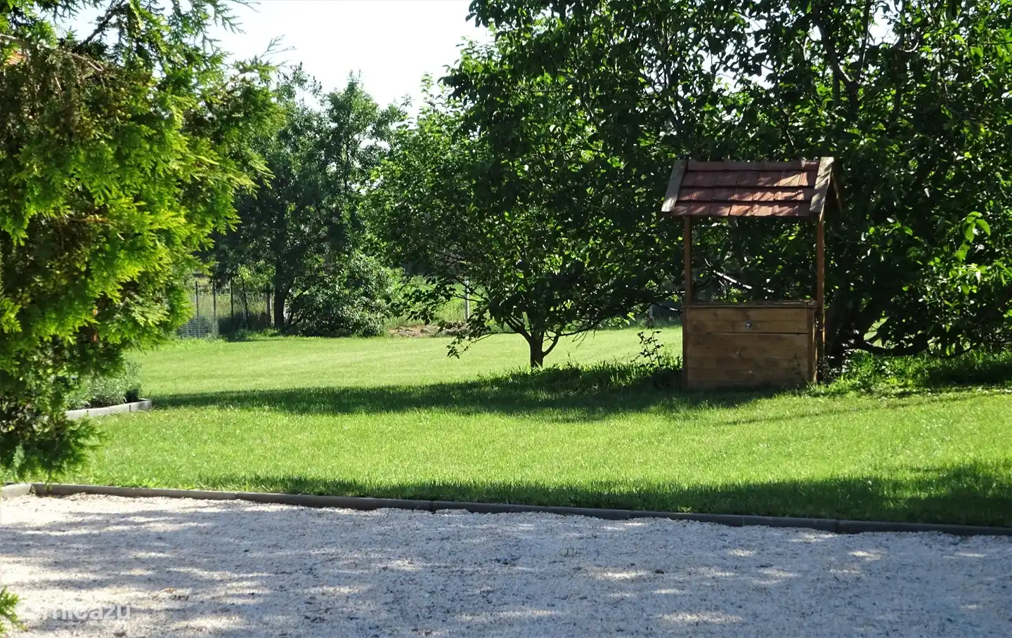 View garden with well