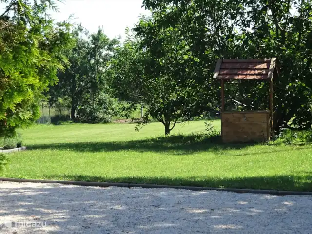 vakantiehuis huren in Hongarije, Tiszameer, Poroszlo – Mélody Haz Uitzicht tuin met waterput