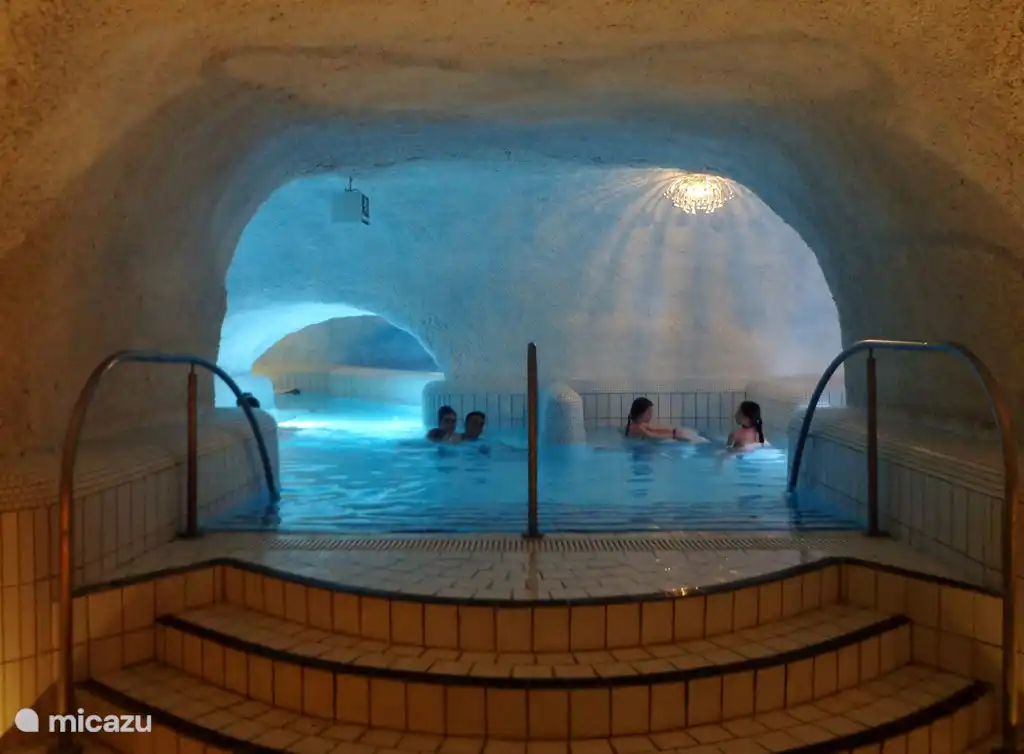 Cave bath in Demjen