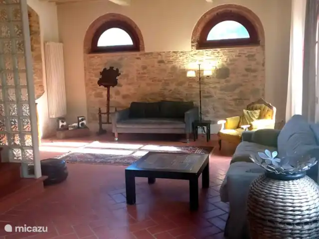 Location de Vacances Italie, Toscane, Lucca, villa - Grange toscane rustique Le salon, au sud.